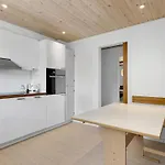 Vakantiehuis Spacious Pool House - By Traum *