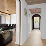 Spacious Pool House - By Traum