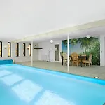 Spacious Pool House - By Traum Vakantiehuis Løkken