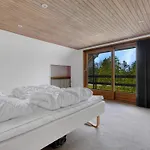 Spacious Pool House - By Traum