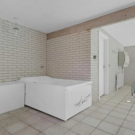 Spacious Pool House - By Traum Løkken
