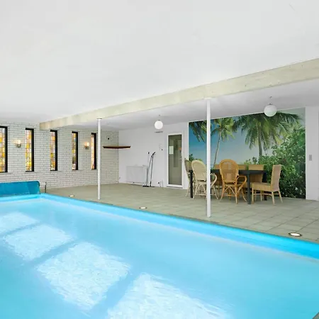 Spacious Pool House - By Traum Hébergement de vacances Løkken