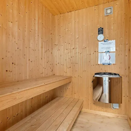 Spacious Pool House - By Traum Hébergement de vacances