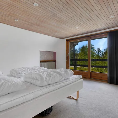Spacious Pool House - By Traum